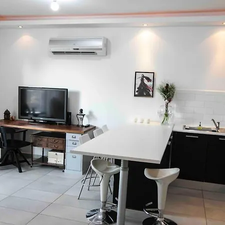 Cozy In Quiet Area In Engomi