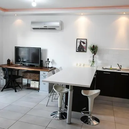 Апартаменты Cozy In Quiet Area In Engomi